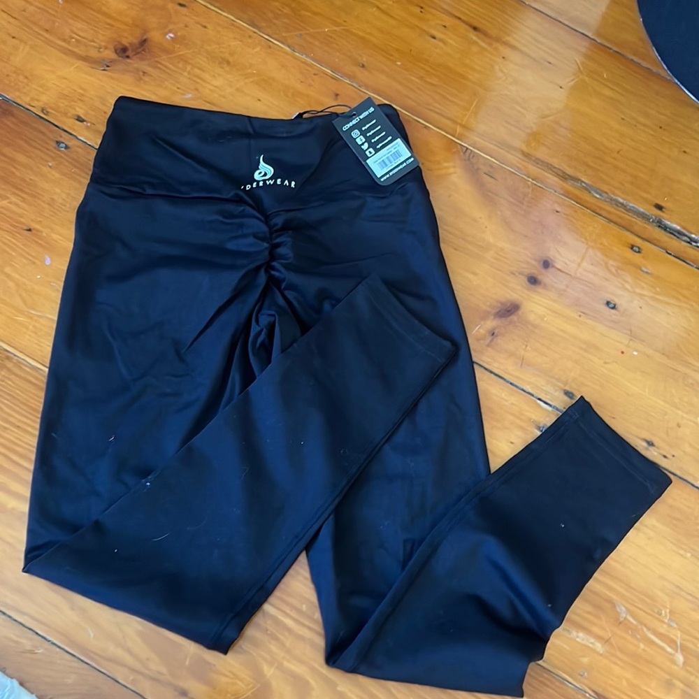 Ryderwear scrunch bum leggings